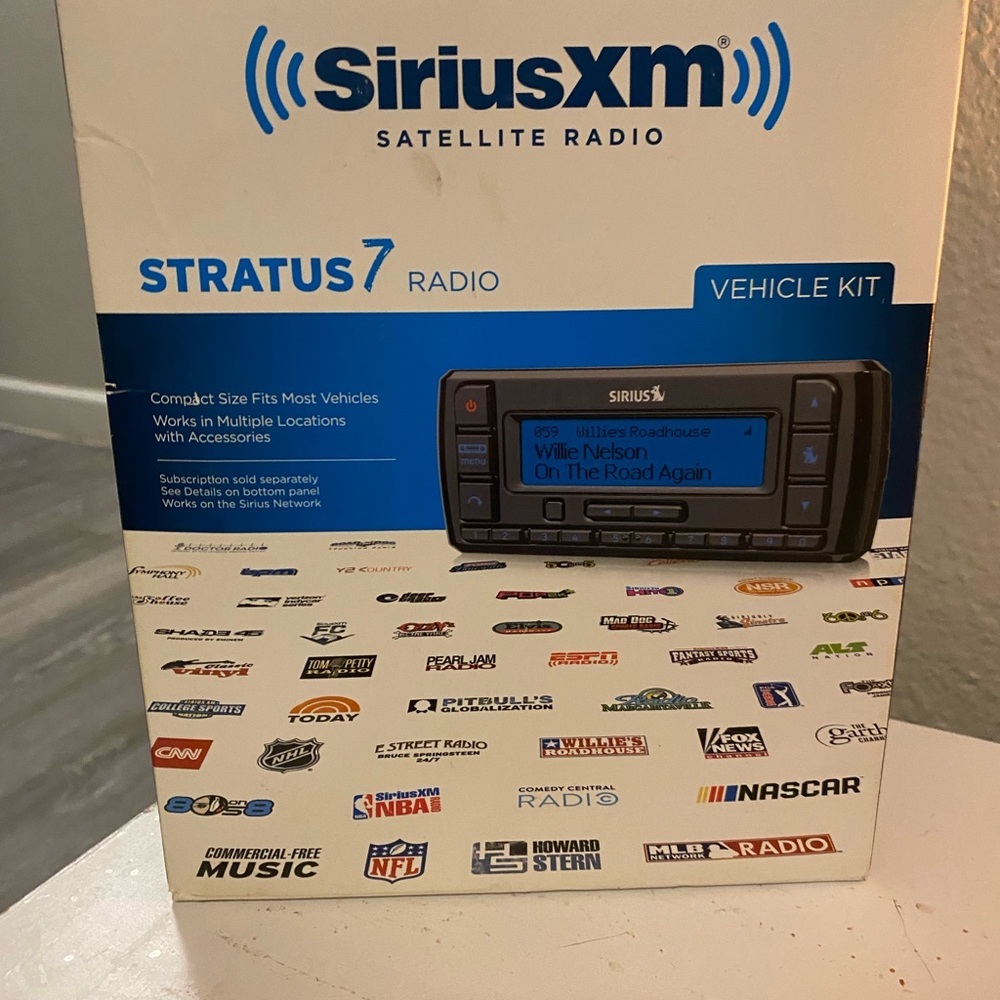 Stratus 7 Satellite Radio Vehicle Kit - Black
